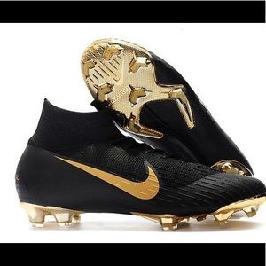 Womens soccer cleats,too big ,never warn.
